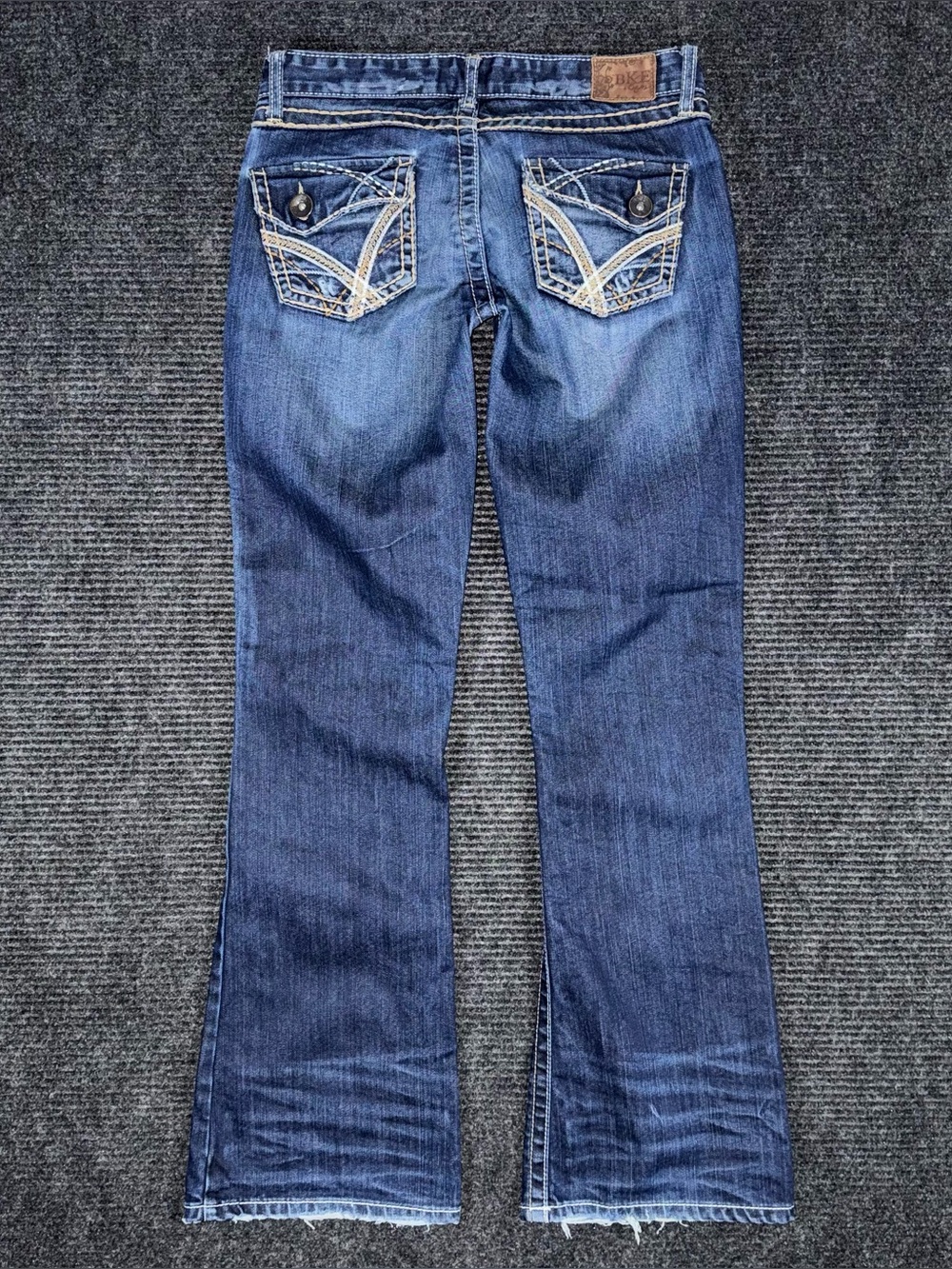Buckle BKE Sabrina Low Rise Flare Jeans Size 26 x 31 Distressed Flap Pocket Y2K